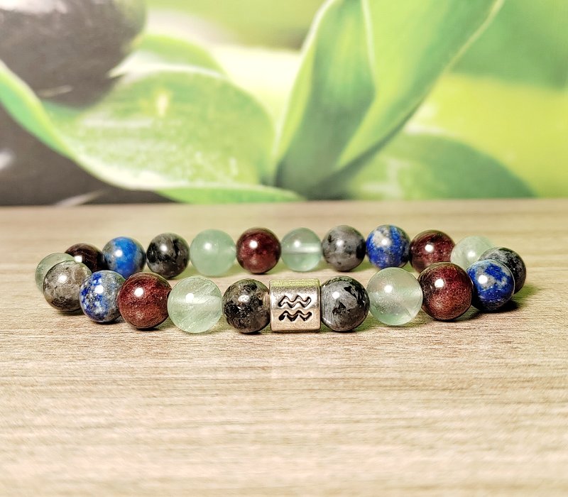 Vízöntő labradorit, fluorit, gránát, lápis lazuli karkötő 1 Vízöntő labradorit, fluorit, gránát, lápis lazuli karkötő